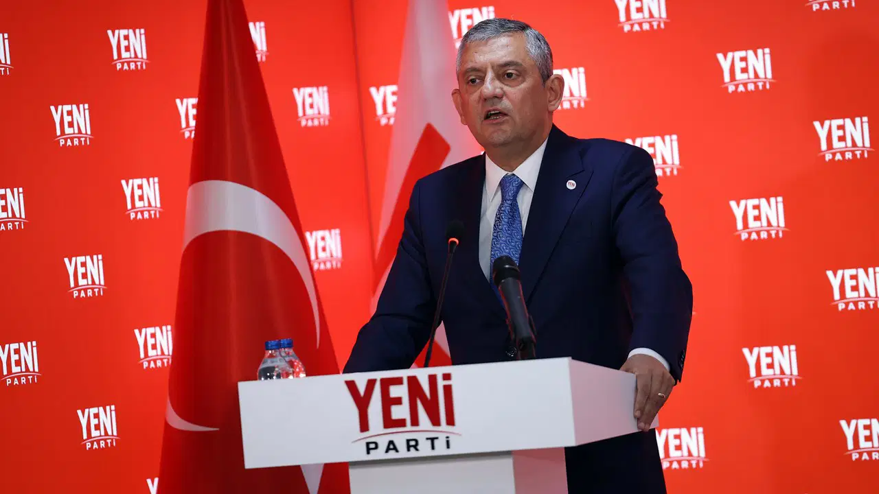Özgür Özel yurttaşları YENİ Parti'ye çağırdı: 'Bu hikayeyi kimse dışarıdan seyretmesin'