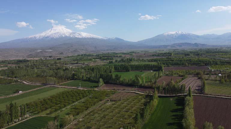 Iğdır'da bahar ve kış bir arada