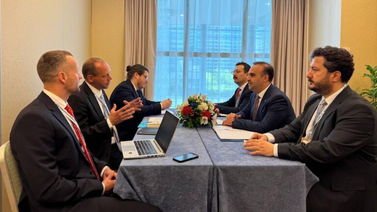 Bakan Kacır'dan Polonya'da diplomasi trafiği