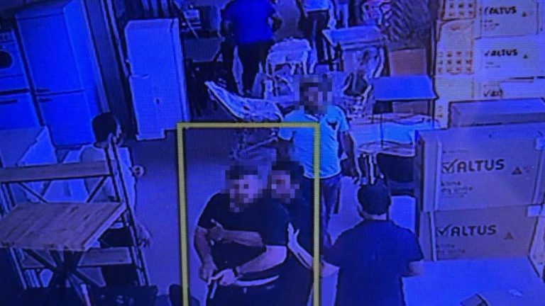 Kuzenlerin kavgasında silahlar patladı: Yaralılar var! – Son Dakika Türkiye Haberleri