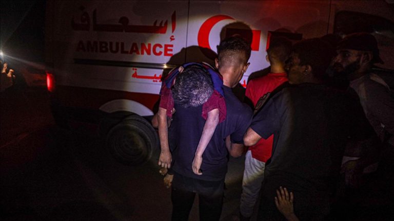 Katil İsrail, Gazze’de sığınmacı çadırlarını vurdu: 4 ölü, çok sayıda yaralı