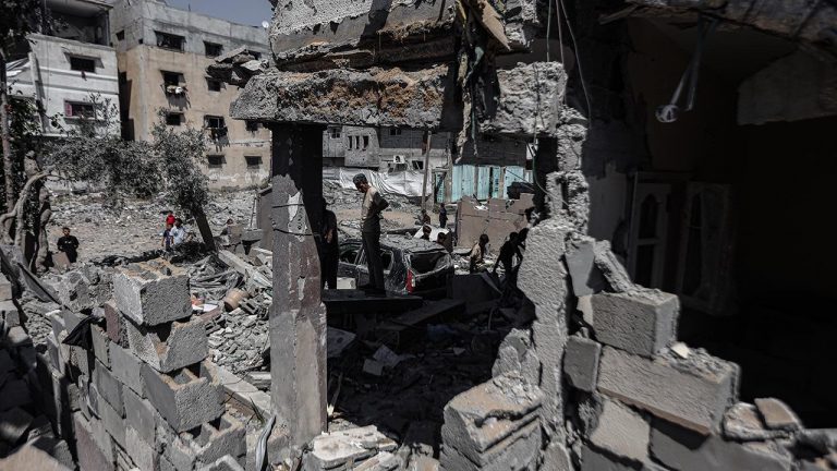 Katil İsrail’in sabahtan bu yana düzenlediği saldırılarda 39 Filistinli hayatını kaybetti