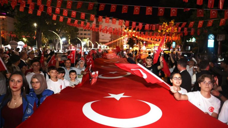 Afyonkarahisar’da Büyük Taarruz’un 103. yıl dönümünde fener alayı