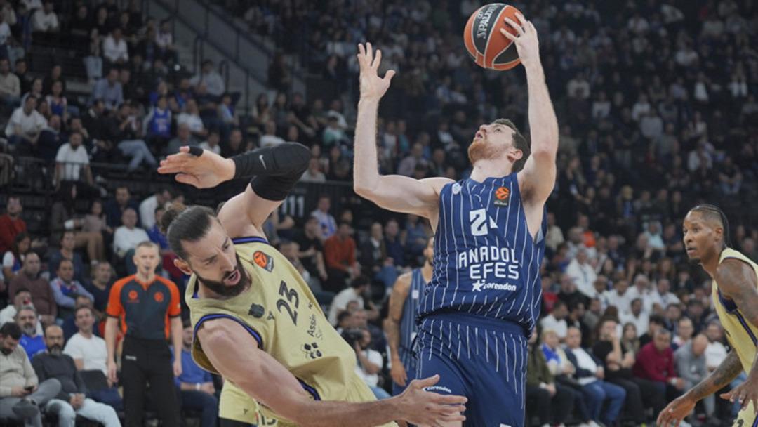 Anadolu Efes evinde Barcelona'yı yendi! 2