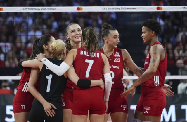 Çeyrek finaldeyiz! Filenin Sultanları rakibine set vermedi: Türkiye 3-0 Azerbaycan